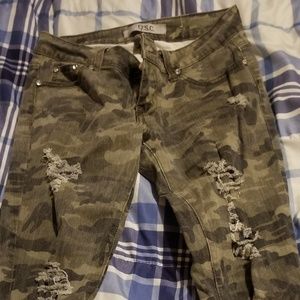 Camo skinny jeans